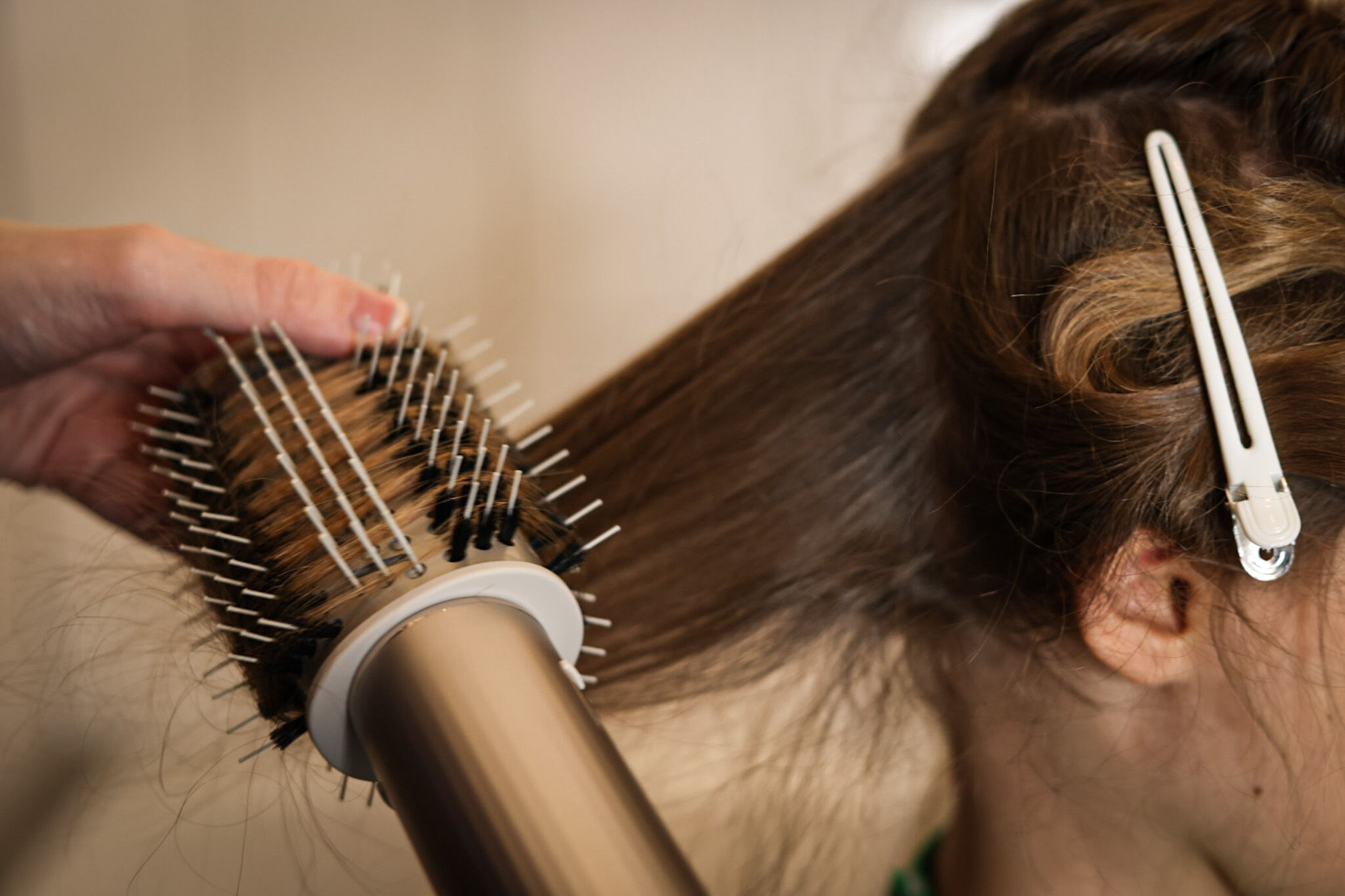 Вы можете увидеть круглую щетку Shark FlexStyle.